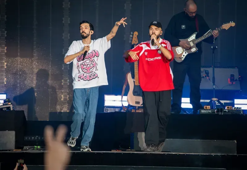 Bigflo & Oli on the main stage of Francofolies (source: Antonin Schvan - Iceboxer for France Télévisions)