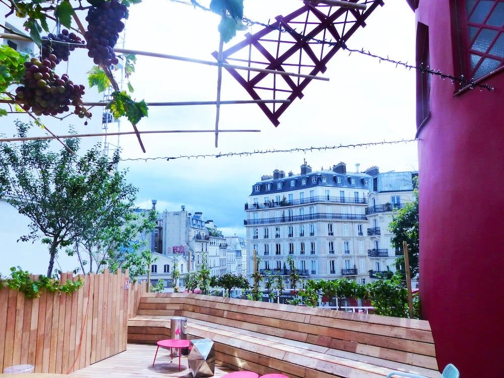 Rooftop Moulin Rouge (source: lebonbon.fr)
