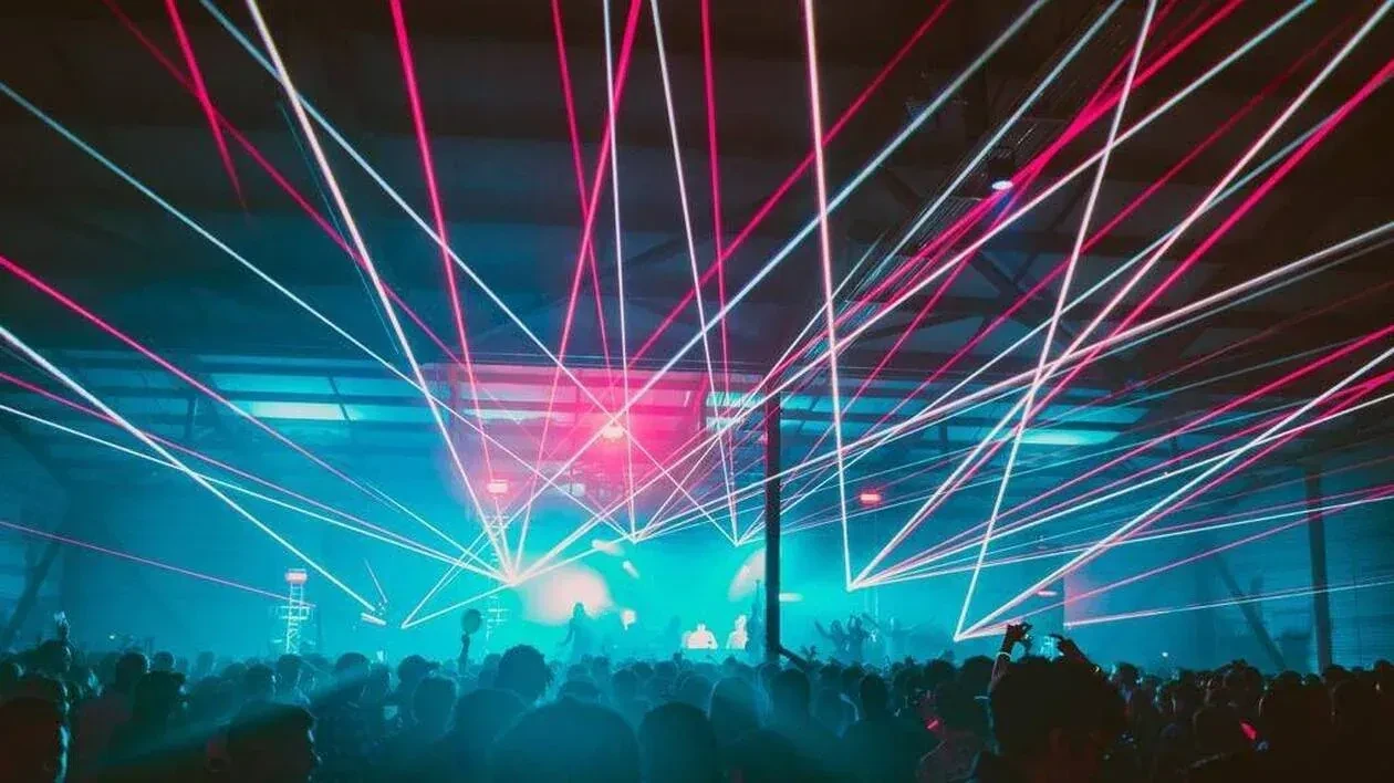 Techno Party (source: ouest-france.fr)